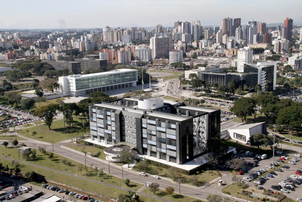 Será exigida entrega de atestado médico de forma presencial daqueles que forem diagnosticados como caso suspeito ou confirmado de infecção pelo coronavírus