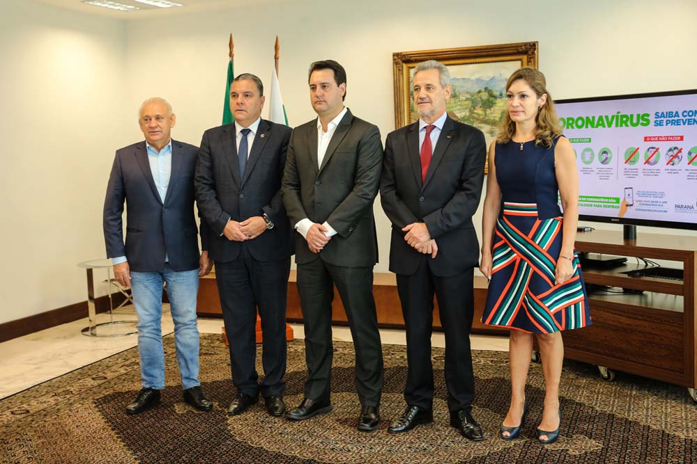 Durante a reunião ficou estabelecido que os Poderes se encontrarão semanalmente para uma avaliação da situação