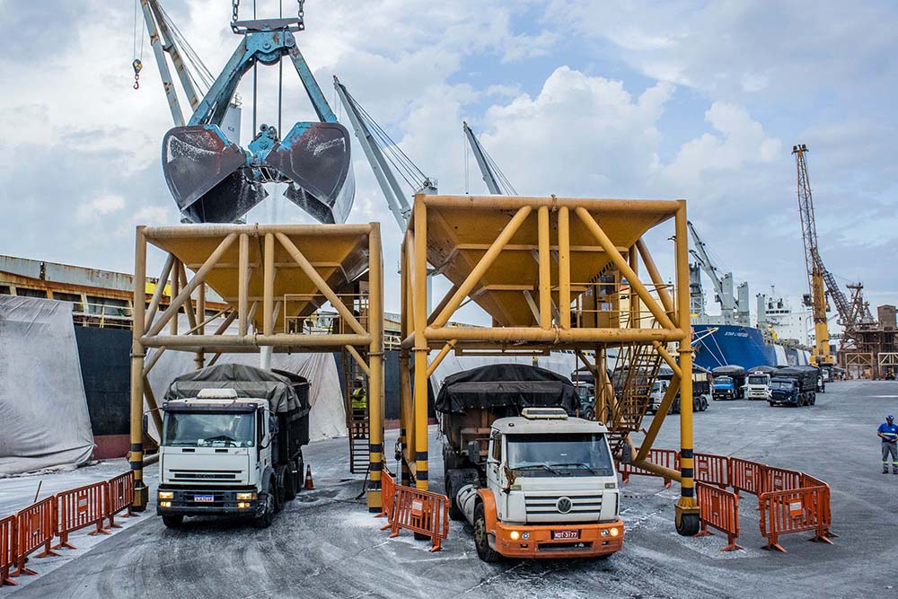 Porto de Paranaguá mantém operações com cuidados de segurança