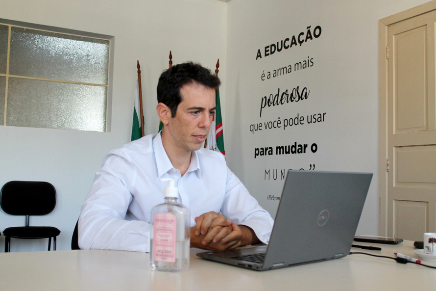 Videochamadas e lives dirigidas a professores, diretores e chefes de núcleo têm possibilitado avaliar com agilidade o que está funcionando em cada região e os pontos que precisam ser ajustados