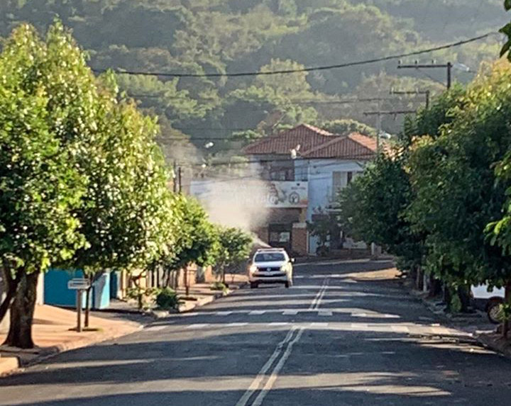 Prefeitura inicia a aplicação de fumacê em Cambará - Foto Graça Maria