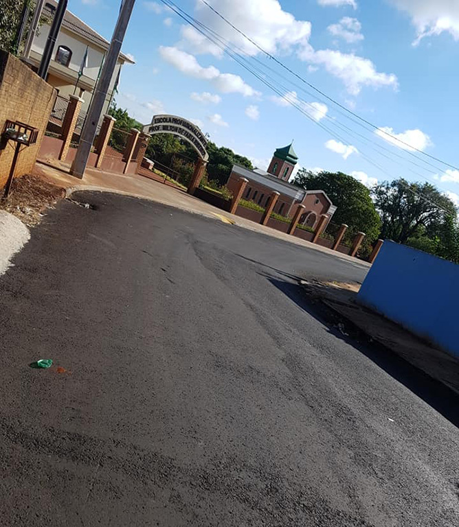 Um redutor de velocidade é que pedem os moradores da Rua Maestro Milani, no Bairro Pinheiro em Cambará. A via pública liga o centro de Cambará ao complexo educacional Vezozzo - Foto: Alfredo Idem - Reprodução do Facebook