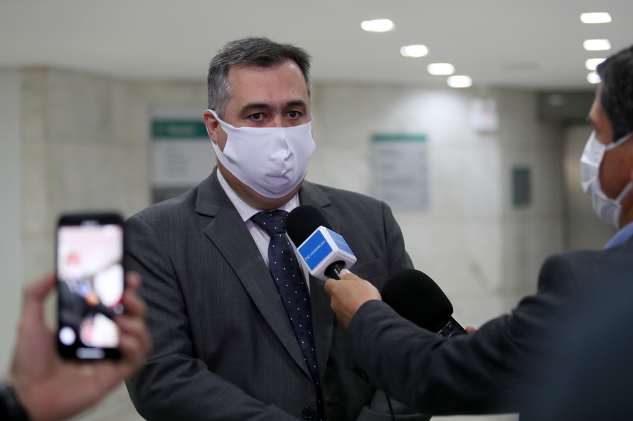 “Estamos trabalhando em múltiplas frentes na gestão da saúde do Paraná. Nossa curva de casos de Covid-19 está em pleno crescimento. Passamos pela maior epidemia de dengue que o Estado já teve, estiagem, inverno chegando. Enfim, são muitos os desafios que 