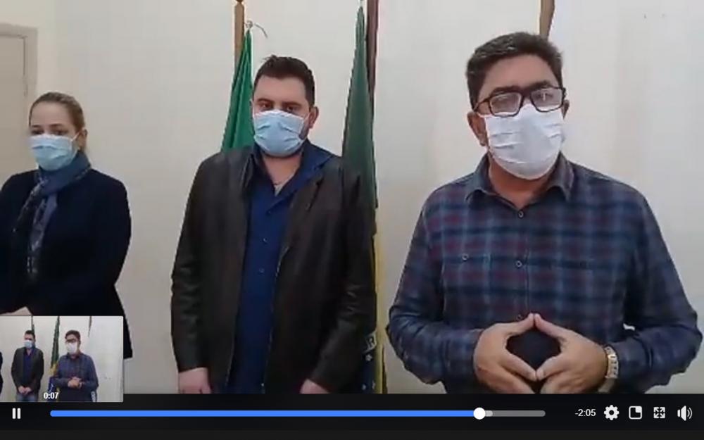 Acompanhado pelo Secretário de Saúde Francisco e pela Enfermeira Carolina Bittencourt, prefeito de Cambará José Salim Haggi Neto anuncia terceiro caso de covid-19 em Cambará