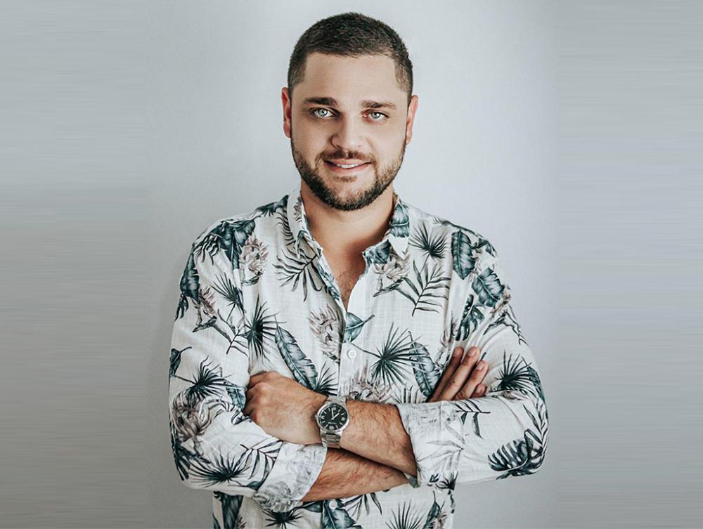 HENRY OLIVEIRA é músico em Cambará, 