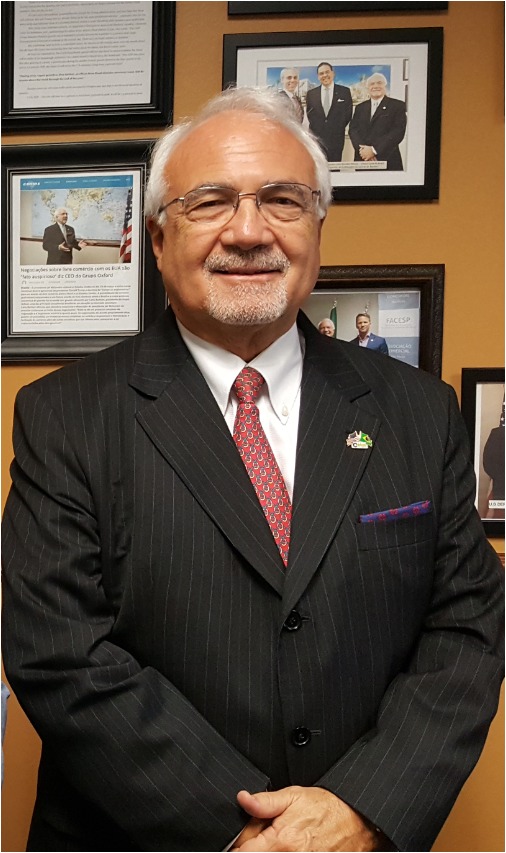 Carlo Barbieri é analista político e economista. Com mais de 30 anos de experiência nos Estados Unidos, é Presidente do Grupo Oxford, a maior empresa de consultoria brasileira nos EUA. Consultor, jornalista, analista político, palestrante e educador. 