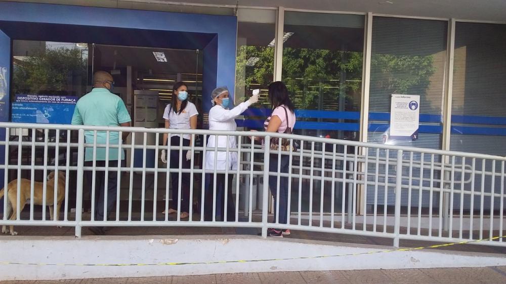 A cena curiosa atraiu olhares de quem transitou pela área central da cidade e ganhou apoio popular. Foto: Arquivo da Vigilância Sanitária 