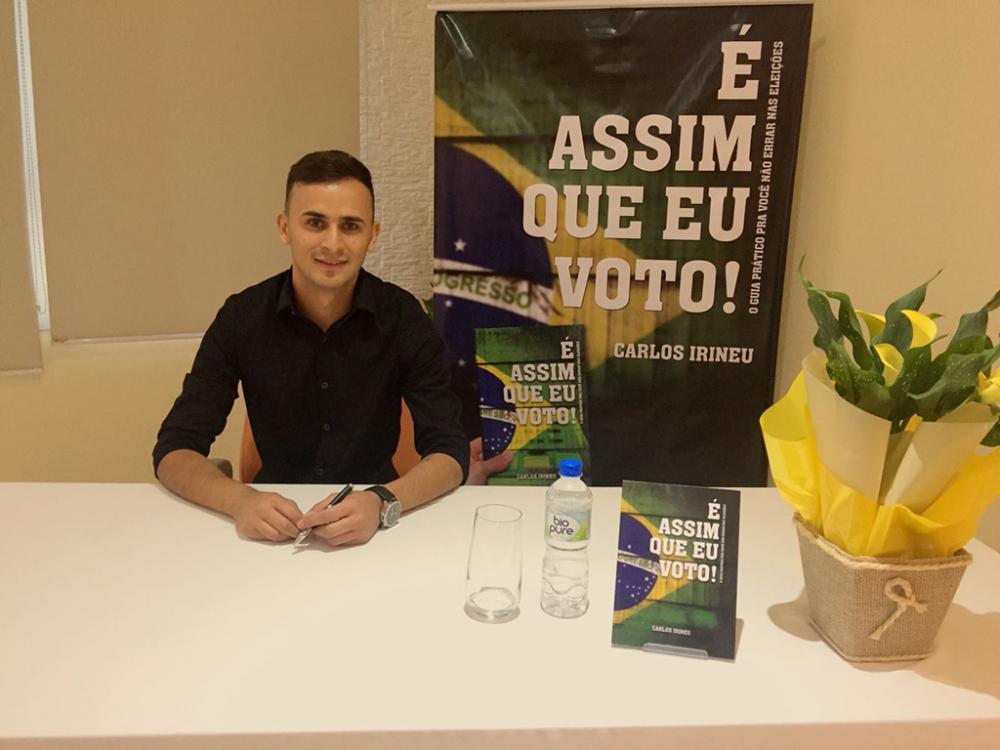 Carlos Irineu é jornalista e autor do livro É ASSIM QUE EU VOTO um guia que promete ajudar o eleitor a combater fake news durante as campanhas eleitorais nas eleições municipais