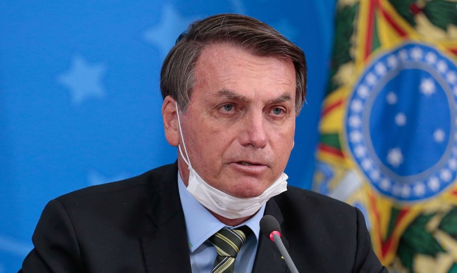 Desde o início da pandemia no país, no fim de fevereiro, Bolsonaro vem descumprindo orientações de autoridades de saúde sobre medidas de prevenção do contágio
