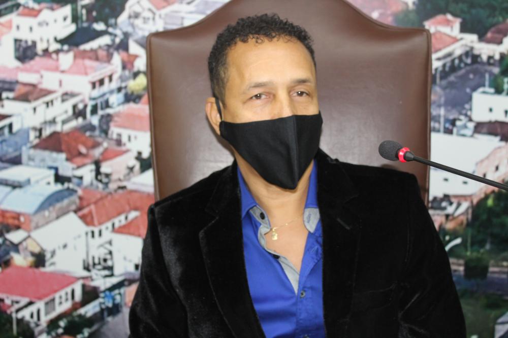 “Com a edição da Lei sugerida, os tomadores de serviços locais deverão reter o imposto quando solicitarem que empresas de fora venham prestar serviços nesta cidade”, finaliza o vereador Nascimento.