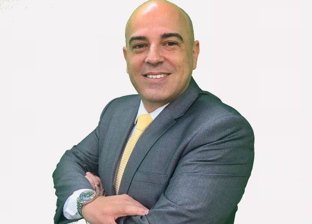 Leonardo Pantaleão é advogado, professor e escritor, com Mestrado em Direito das Relações Sociais pela Pontifícia Universidade Católica de São Paulo (PUC)