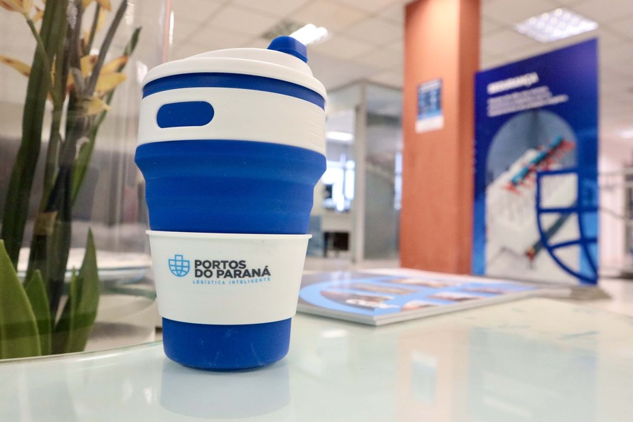 “A ideia é mudar toda uma percepção dos colaboradores e implantar um conceito de olhar para a matéria prima daquilo que estamos consumindo e também ao longo, depois do descarte, sobre o que isso causa de impacto no meio ambiente”, afirma.