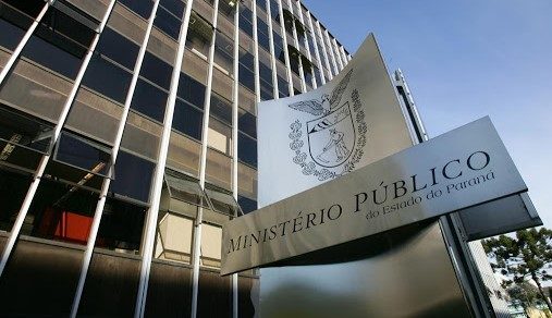 Tal atitude, alega o MPPR na ação, representa afronta aos princípios constitucionais de publicidade, eficiência e motivação